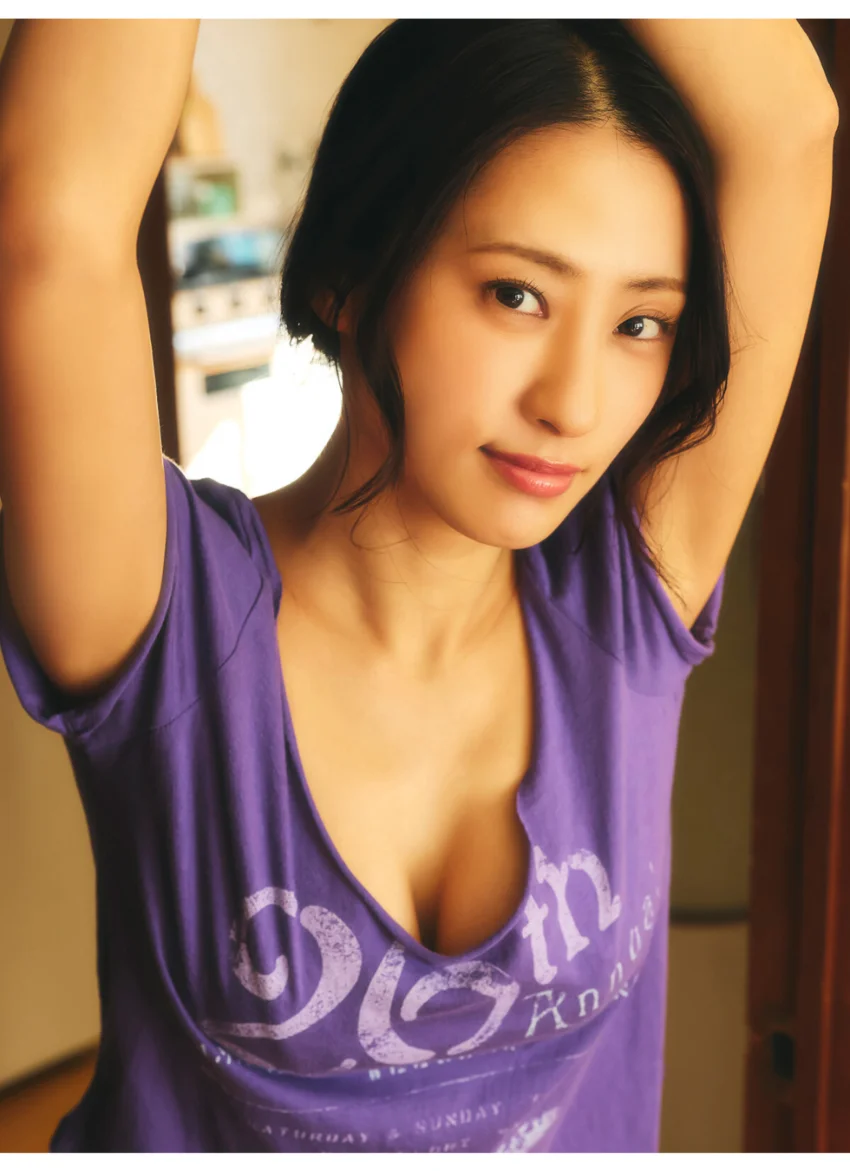 澄田綾乃 ゴージャスな胸もと 100PhotosDX［sabra net e-Book］ 試し読み 3
