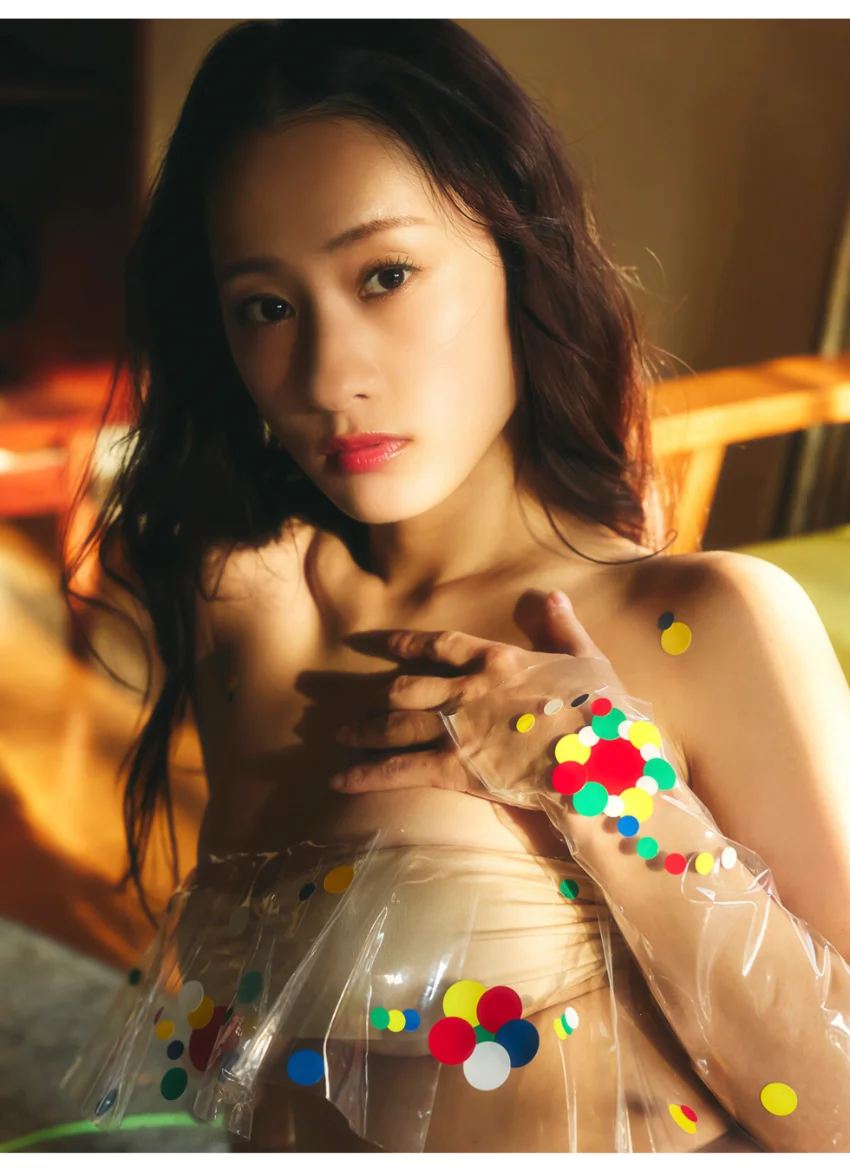 澄田綾乃 ゴージャスな胸もと 100PhotosDX［sabra net e-Book］ 試し読み 5