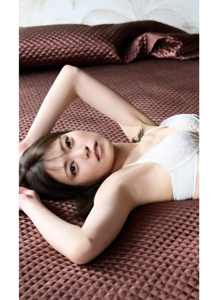 【大増量】前田亜美写真集「アレキサンドライト」 試し読み 5