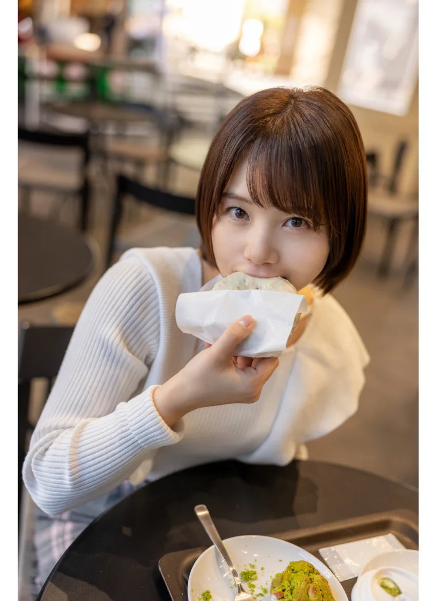 ALL IN 真奈 【グラビア写真集】 試し読み 4