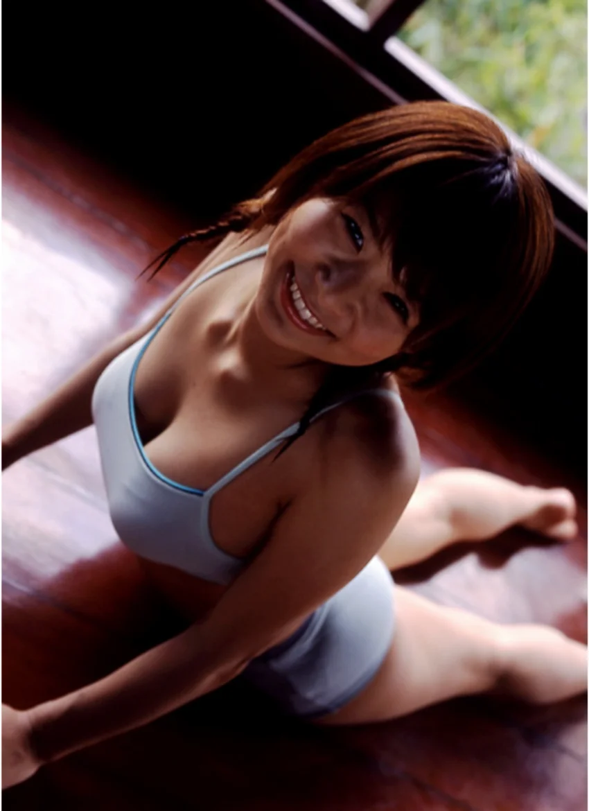 堀田ゆい夏写真集「ゆい夏〜ほのぼのスマイル編〜」 試し読み 6