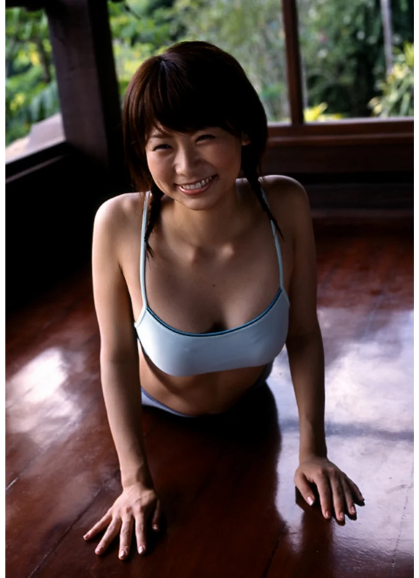 堀田ゆい夏写真集「ゆい夏〜ほのぼのスマイル編〜」 試し読み 7
