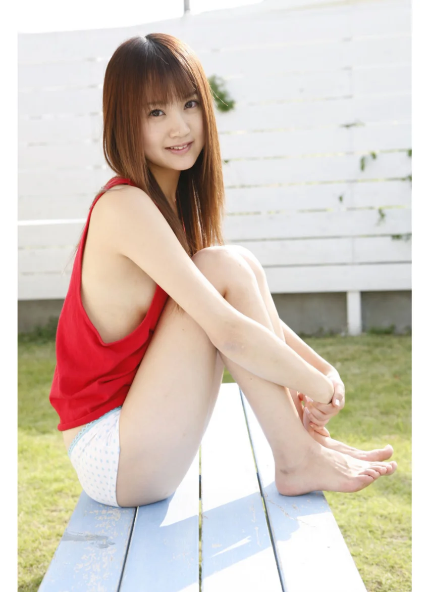 浜田翔子写真集「微熱 Vol.1」 試し読み 4