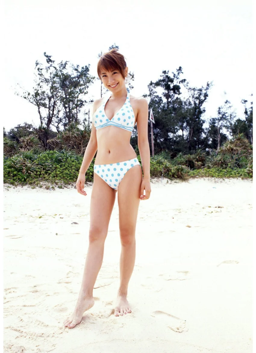 山本梓写真集「あず日和」 試し読み 3