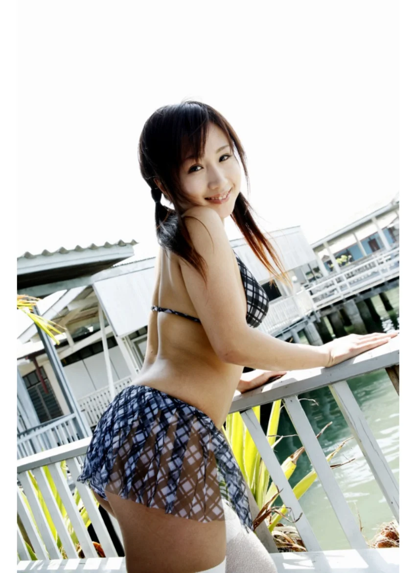 小林ゆり写真集「しらゆり」 試し読み 7