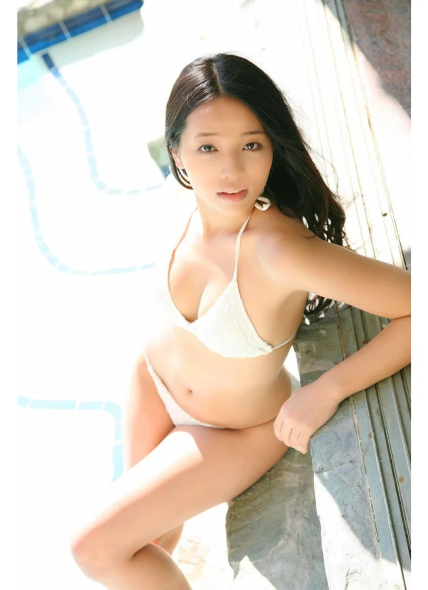 水崎綾女写真集「misakiss ayamemory」 試し読み 2