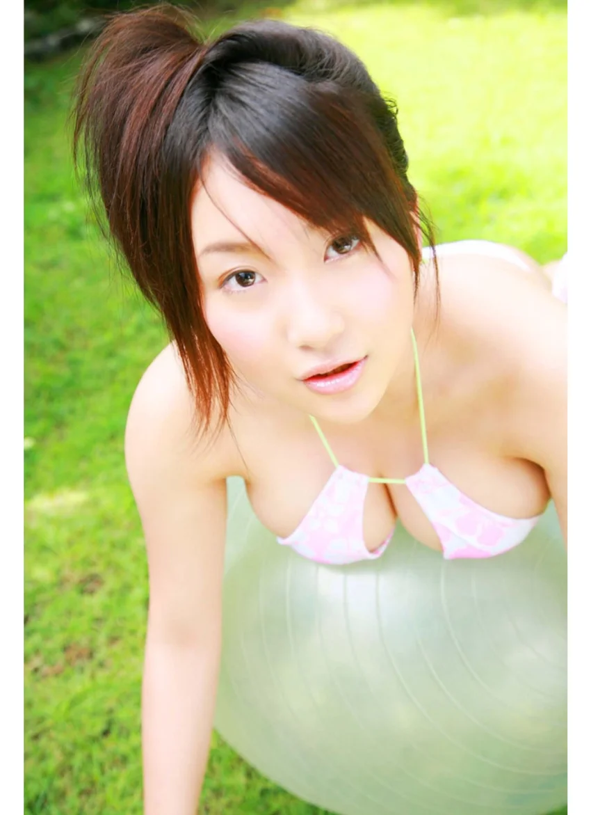 有川知里写真集「ちりりりっく〜溢れる乙女心」 試し読み 3
