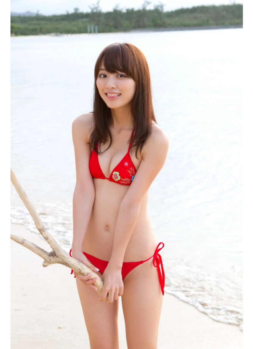 内田理央写真集「だーりおハニー」 試し読み 5