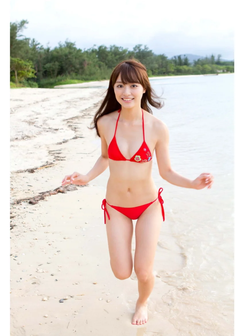 内田理央写真集「だーりおハニー」 試し読み 7
