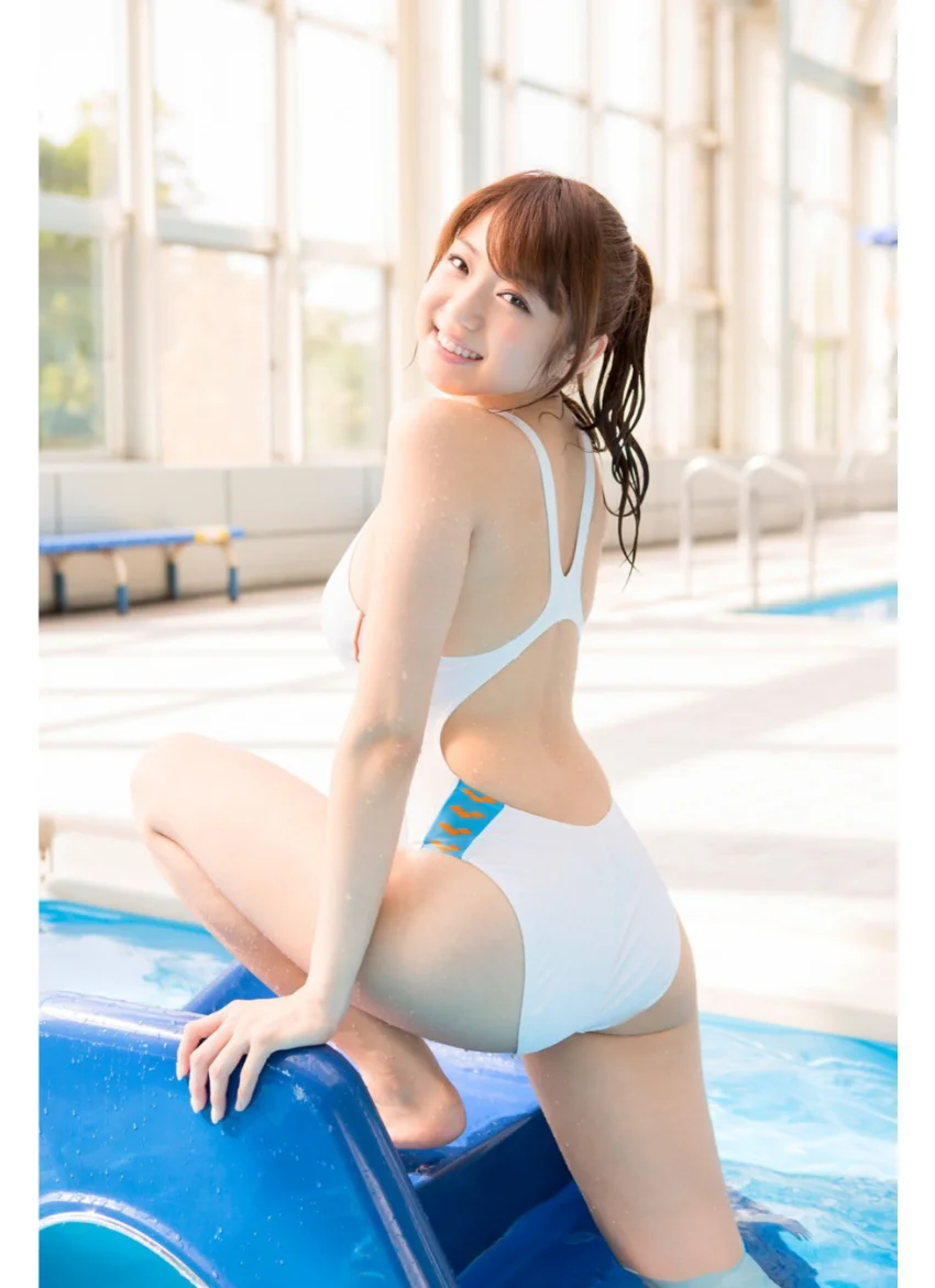 中村静香写真集「しーちゃん先生」 試し読み 4