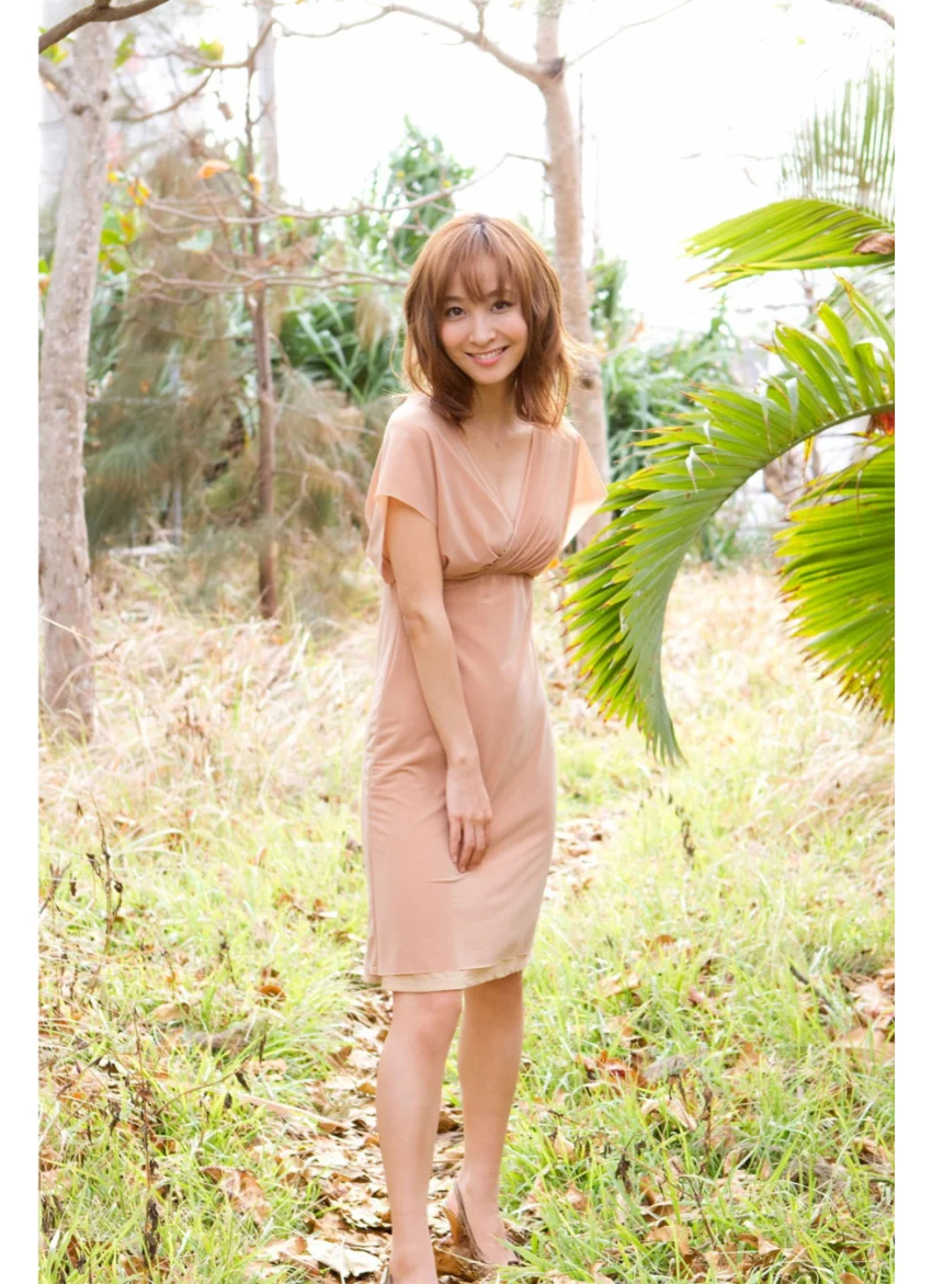 木口亜矢写真集「隠れ火-komorebi-」 試し読み 2