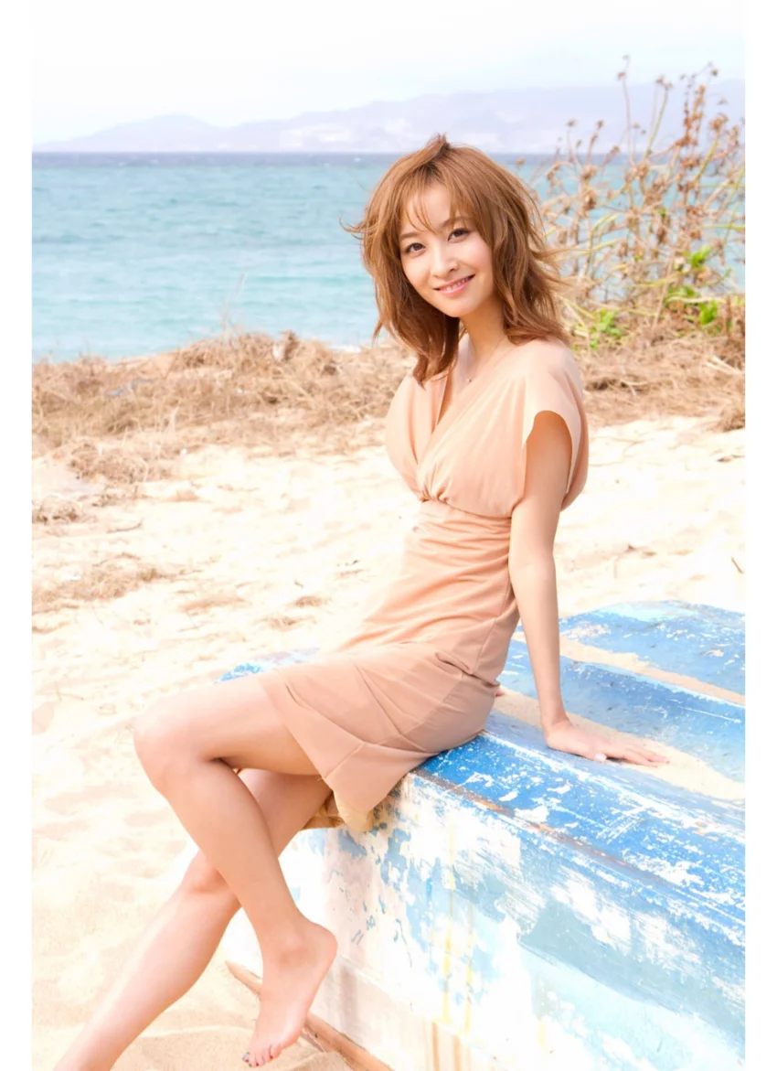 木口亜矢写真集「隠れ火-komorebi-」 試し読み 4