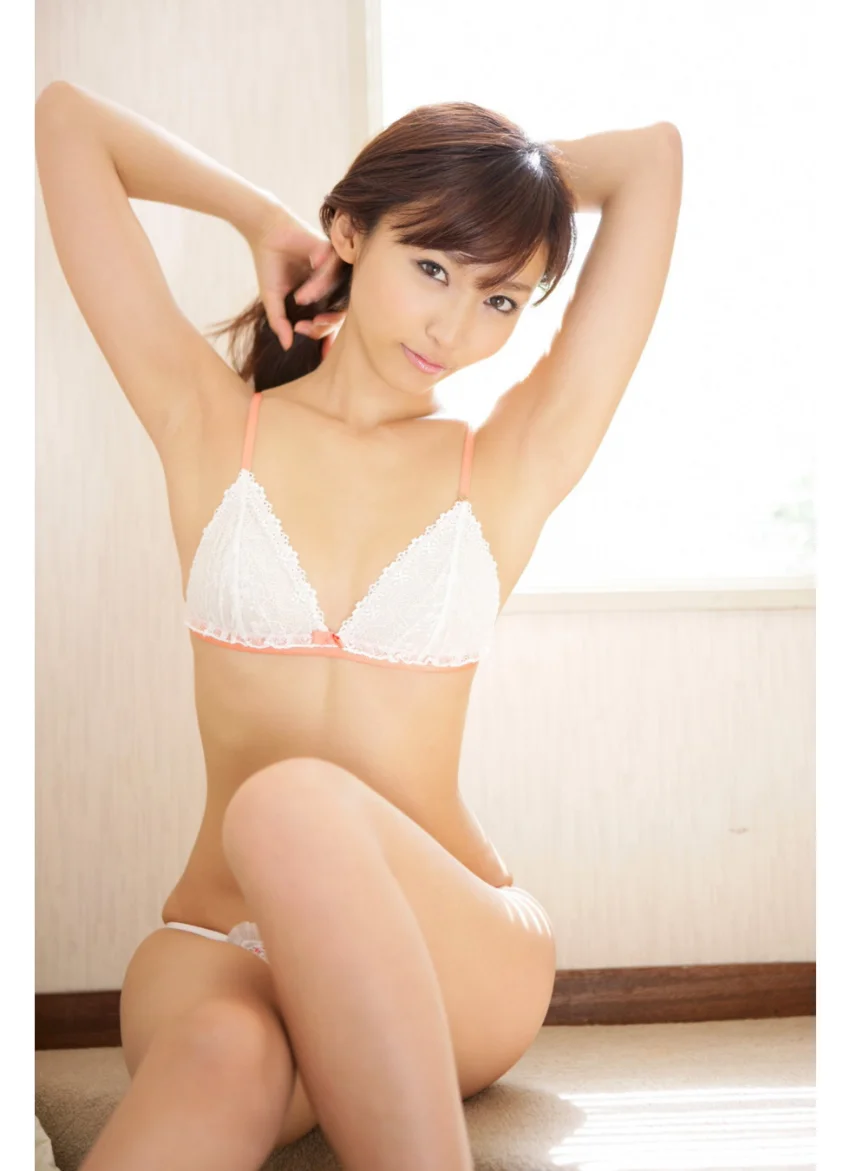 吉木りさ写真集「蜜密〜mitu*mitu」 試し読み 8