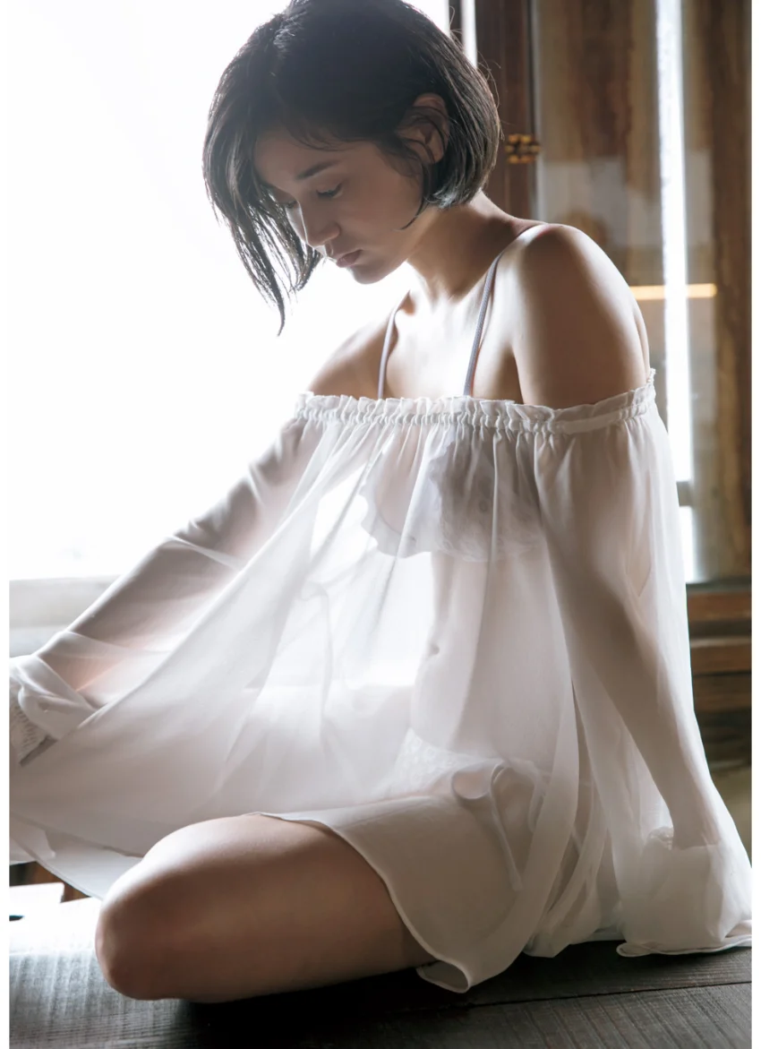 出口亜梨沙ファースト写真集『EXIT』 試し読み 11