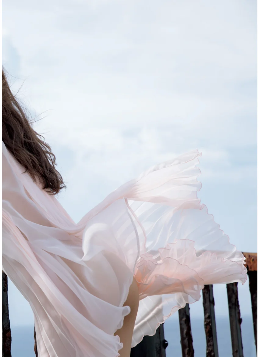 梅田彩佳ファースト写真集『Last of Summer』 試し読み 4