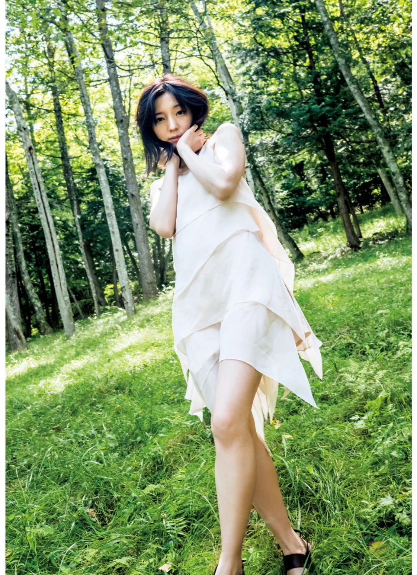入来茉里写真集『I’m a？』 試し読み 13