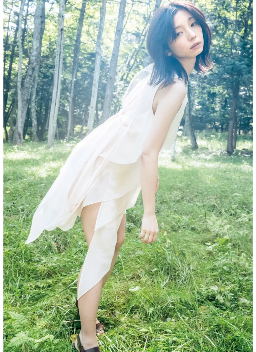 入来茉里写真集『I’m a？』 試し読み 14