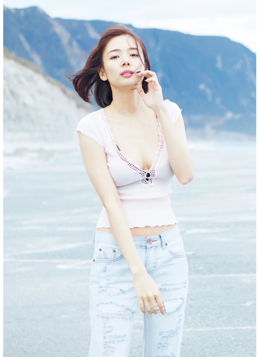 岡田紗佳 ファースト写真集 『 muse 』 試し読み 3