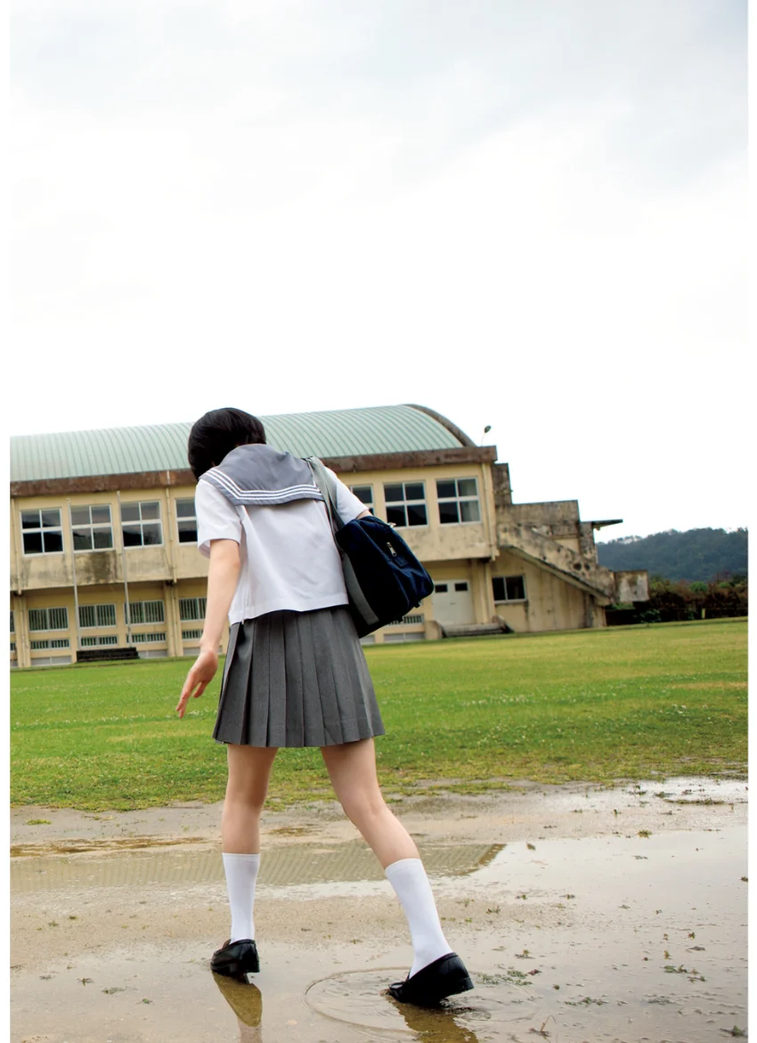 宮本佳林 ファースト写真集 『 佳林 』 試し読み 2