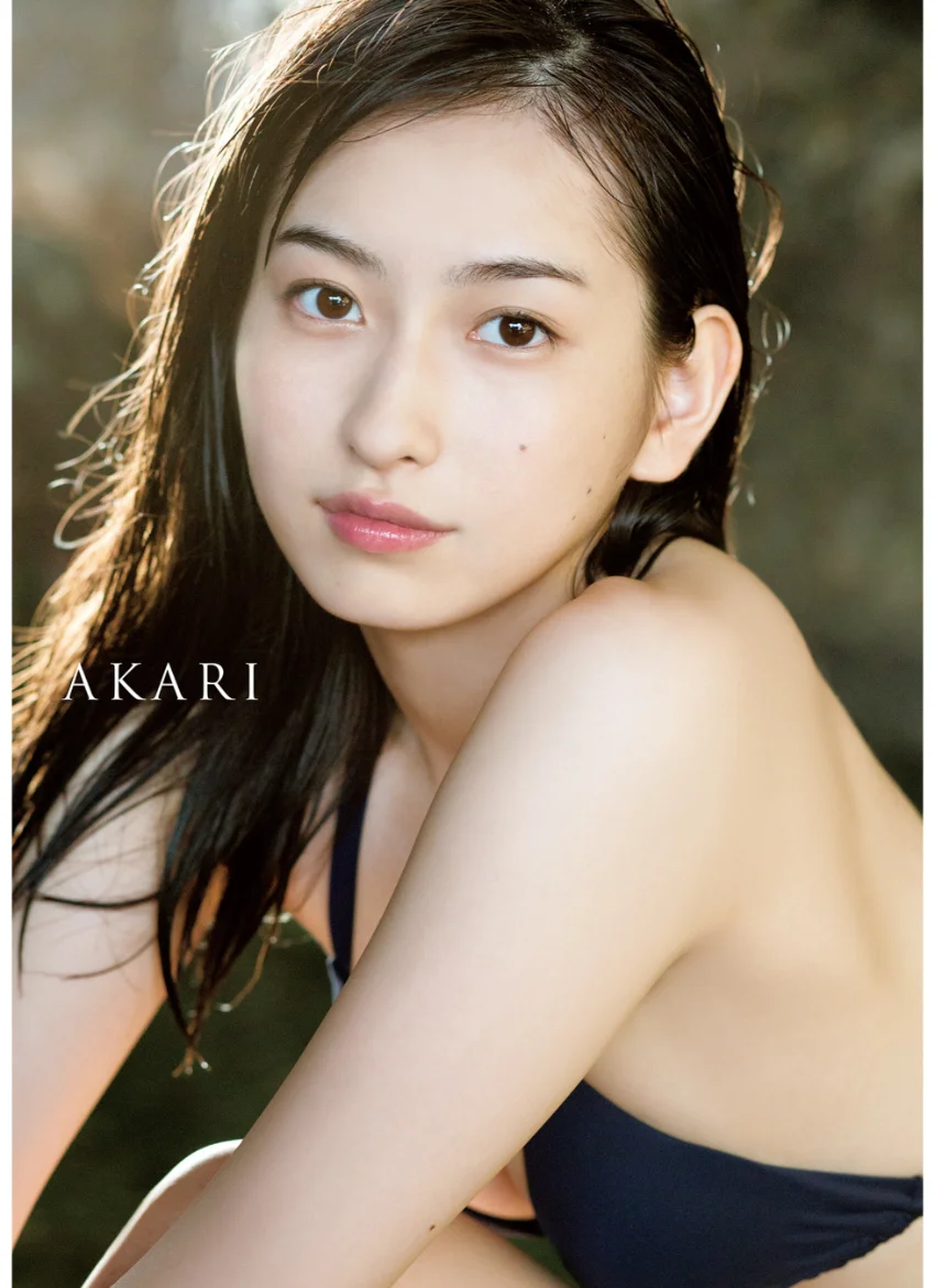 植村あかり ファースト写真集 『 AKARI 』 試し読み 1