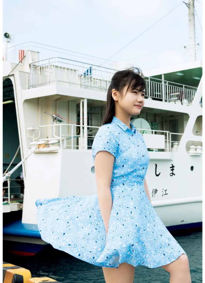 横山玲奈 写真集 『 REINA is eighteen 〜N to S〜 』 試し読み 3