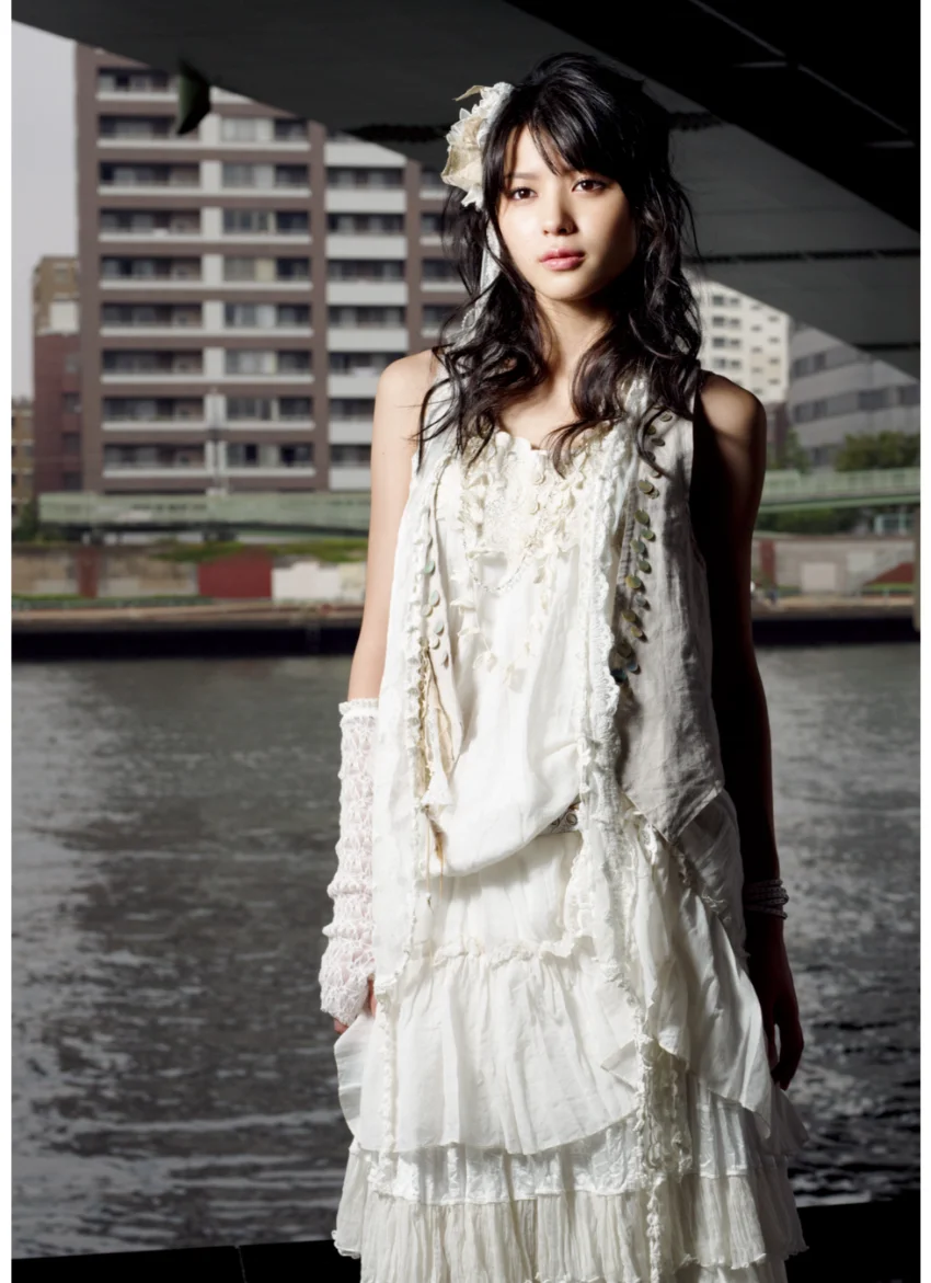 矢島舞美 写真集 『 矢島舞美写真館 2008-2010 』 試し読み 5