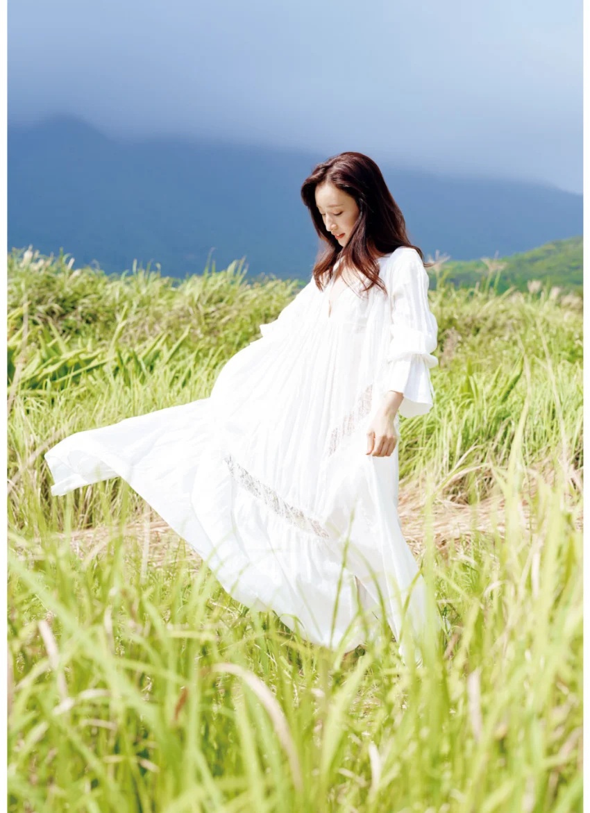 梅田彩佳 セカンド写真集 『 Etude 』 試し読み 5