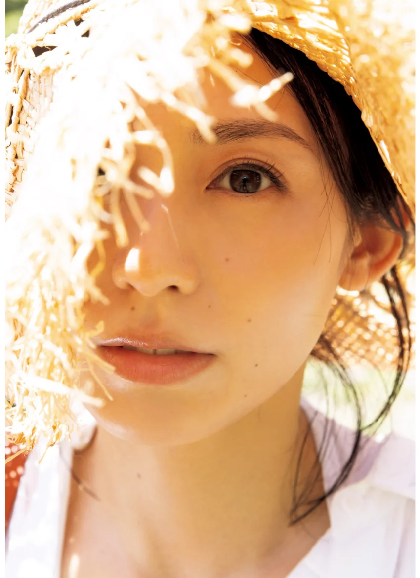 本仮屋ユイカ 写真集 『 私。 』 試し読み 5