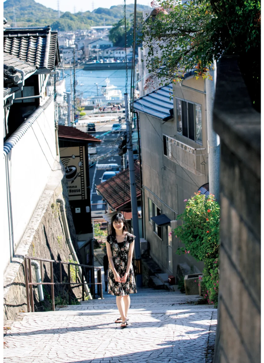 浅倉樹々 写真集 『 海の見える街 』 試し読み 3