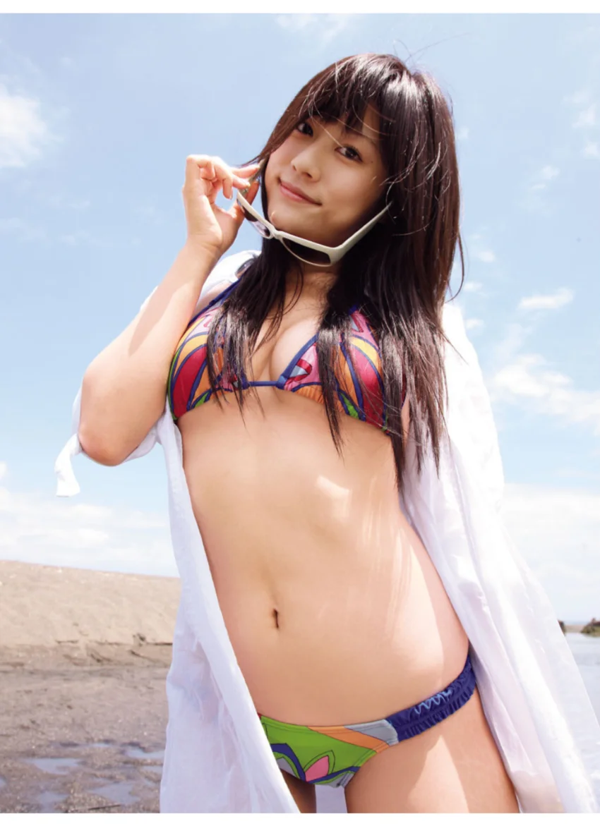 「Touch ME Hold ME」石井美帆1st.写真集 試し読み 2