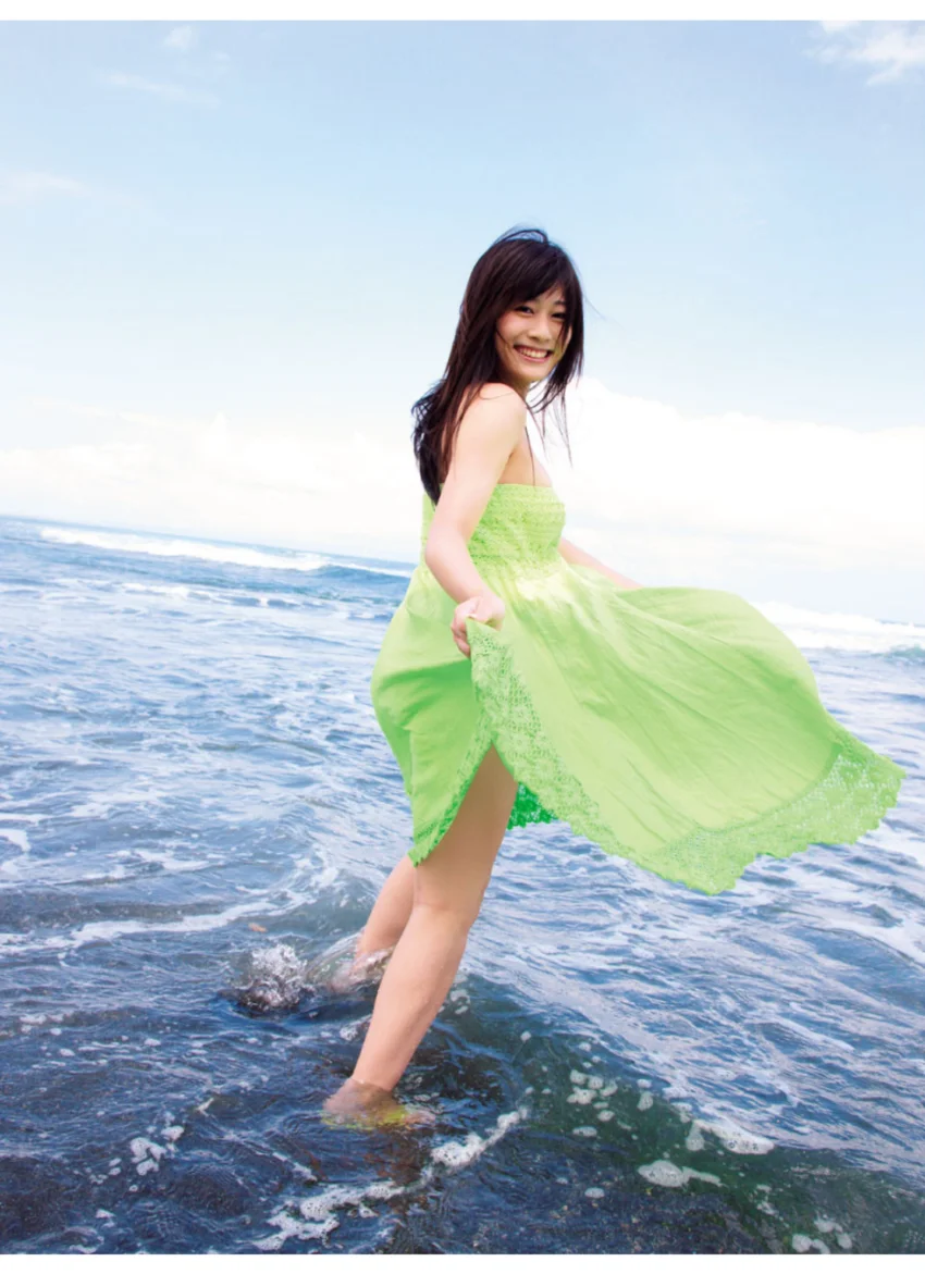 「Touch ME Hold ME」石井美帆1st.写真集 試し読み 7