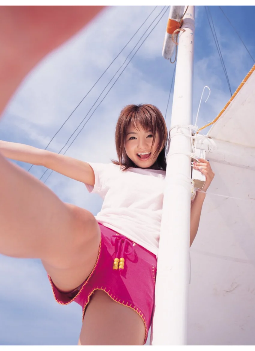 「シンクロ」吉川さおり1st.写真集 試し読み 3