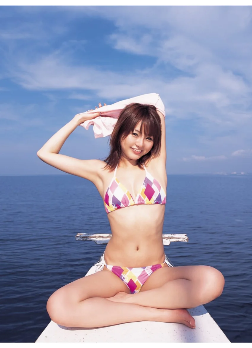 「シンクロ」吉川さおり1st.写真集 試し読み 8