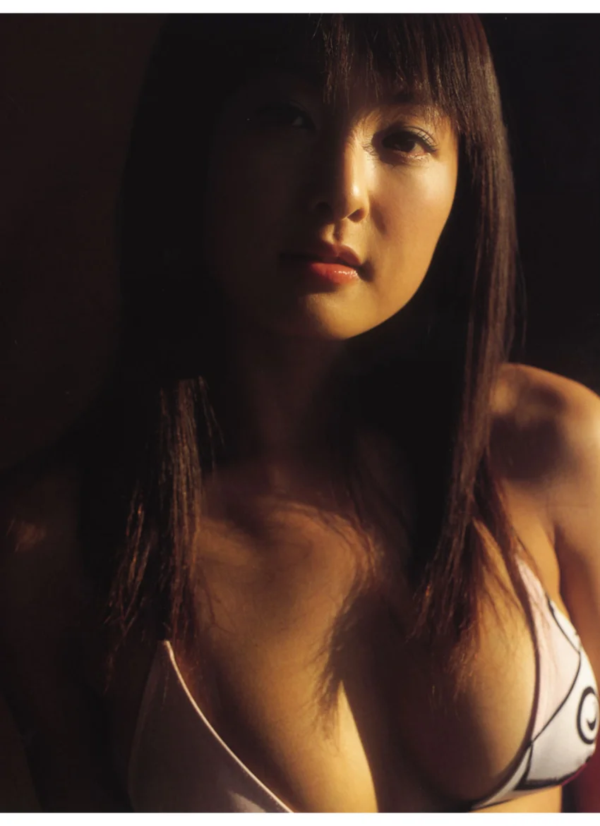 「innocence」村上恵梨1st.写真集 試し読み 8