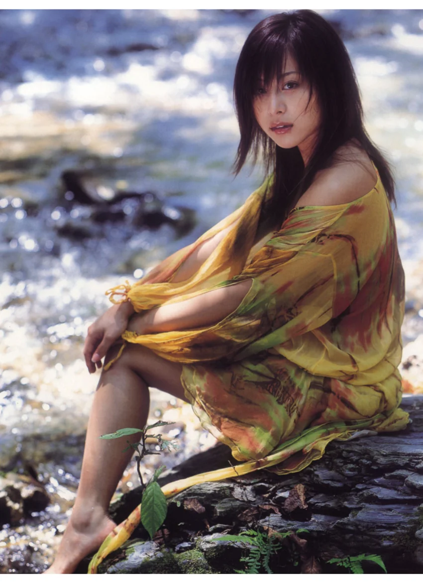 「ヒトシズク」稲垣実花1st.写真集 試し読み 3