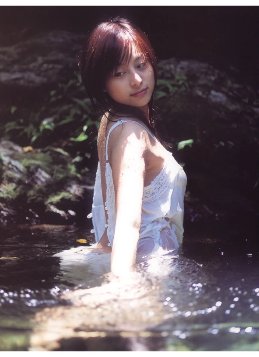 「ヒトシズク」稲垣実花1st.写真集 試し読み 6