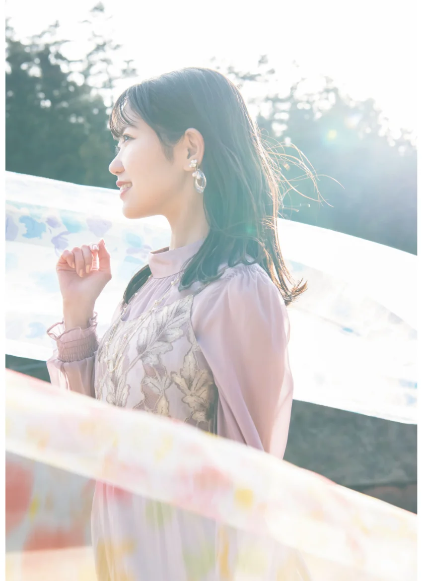 東山奈央オフィシャルブック NOW loading… 試し読み 10