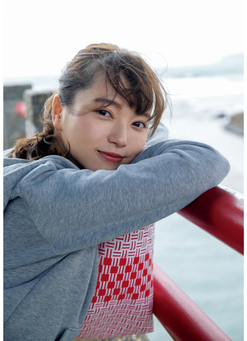 小室さやか/ 1st写真集 『美しきふくらみは歌い 微笑は踊る』 試し読み 4