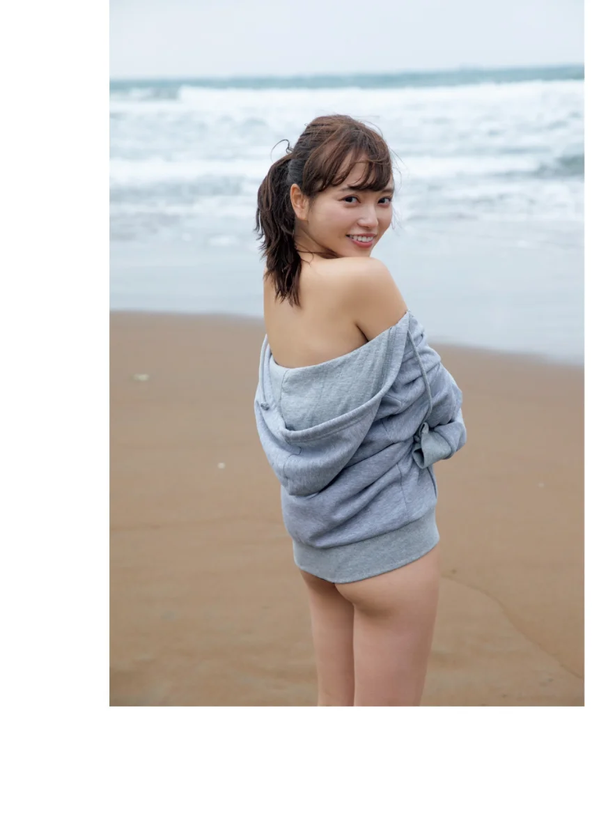 小室さやか/ 1st写真集 『美しきふくらみは歌い 微笑は踊る』 試し読み 10