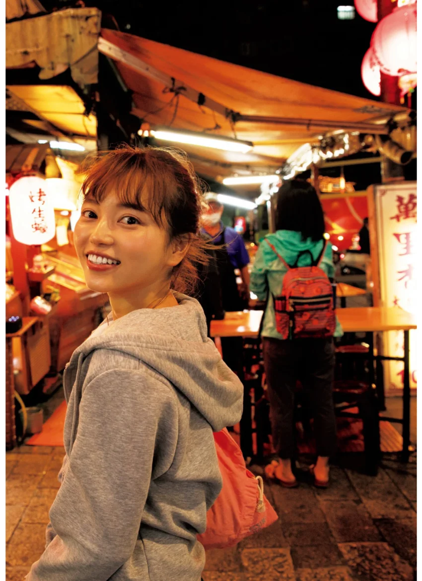 小室さやか/ 1st写真集 『美しきふくらみは歌い 微笑は踊る』 試し読み 14