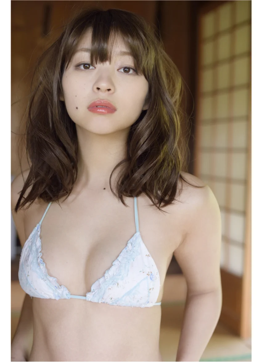 里々佳デジタル写真集〜特装合本版〜 試し読み 11