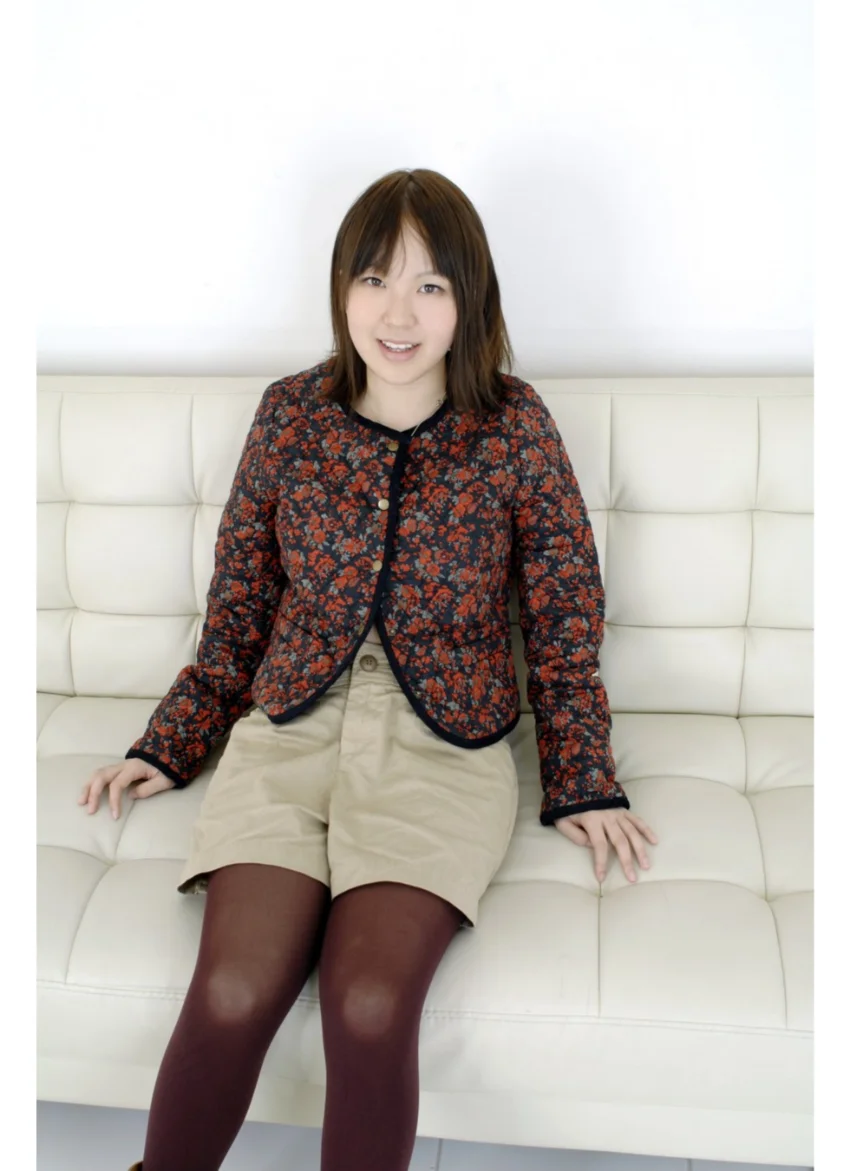 秘密の女子 清純少女のハミ見せFカップ・桃川奈々 試し読み 7