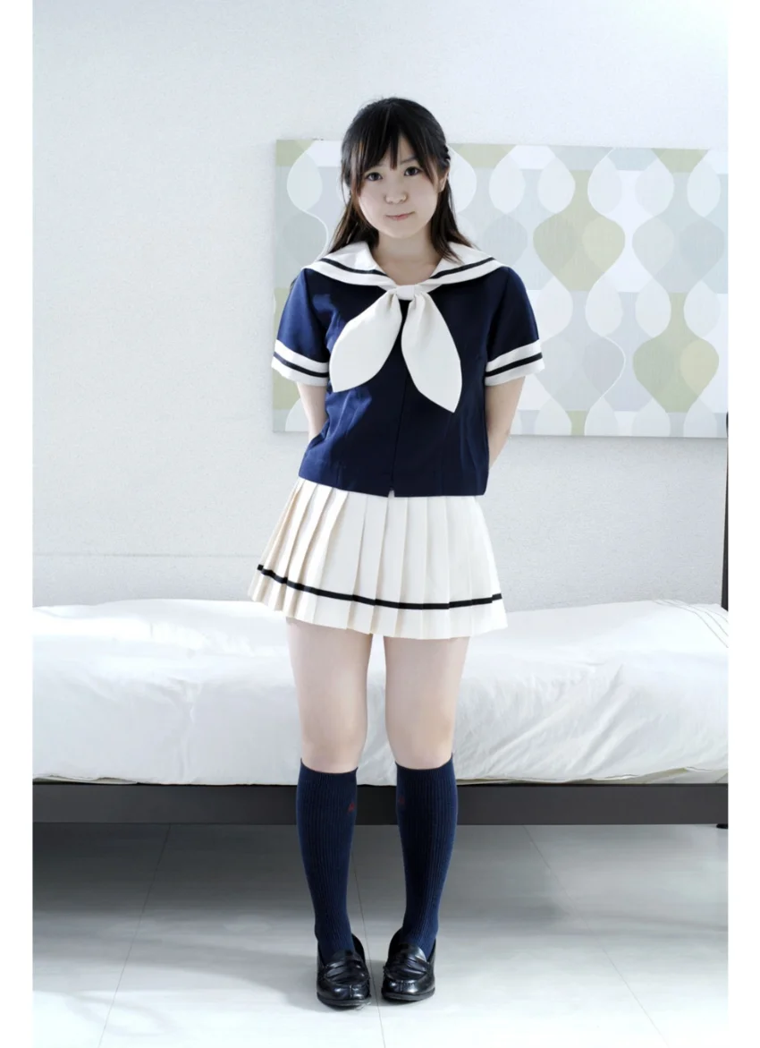 撮る！セクシーアングル・密室過激セーラー服！・小嶋ひなた 試し読み 2