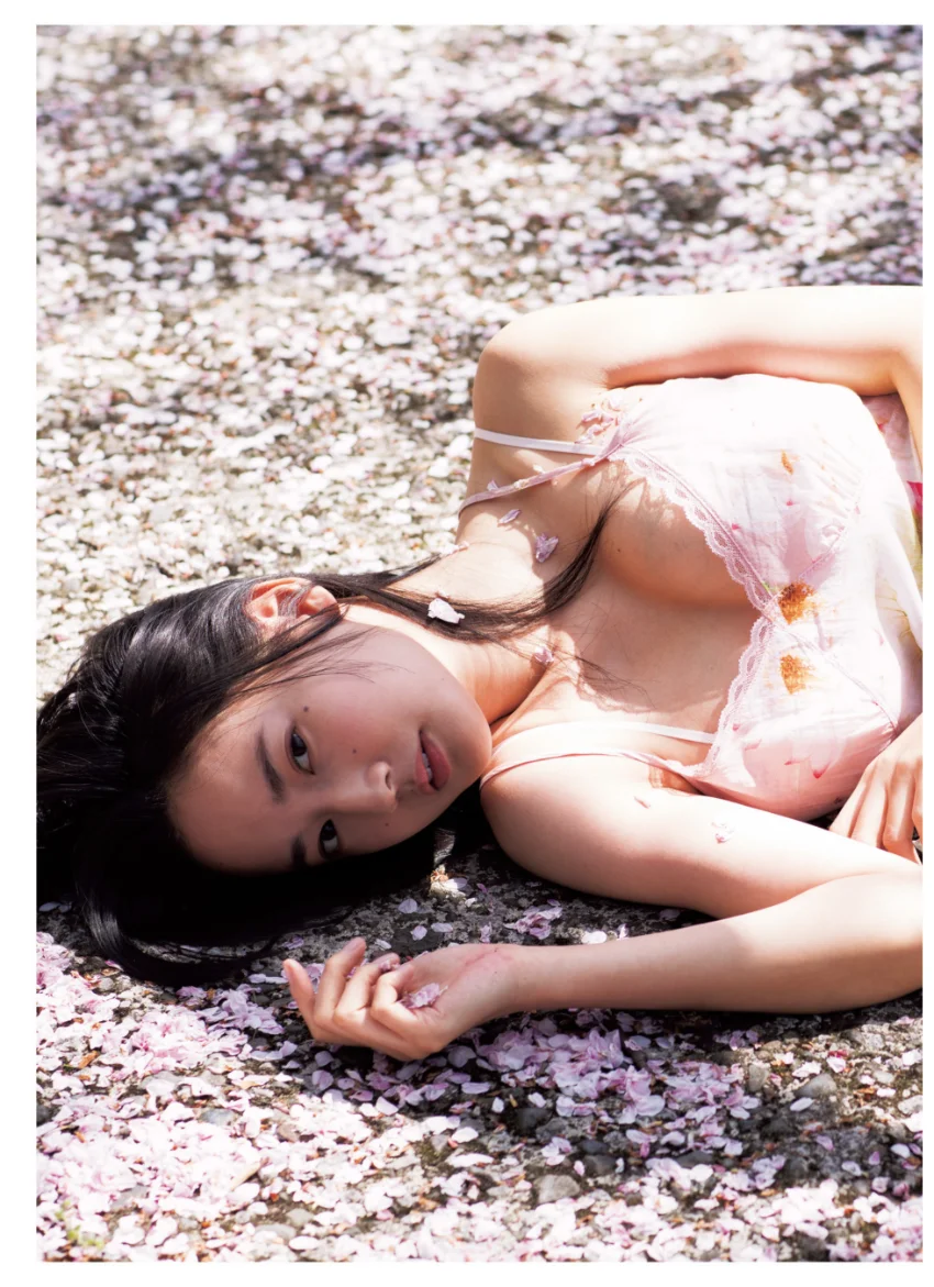 高嶋香帆写真集「ひら、ひら。」 試し読み 11