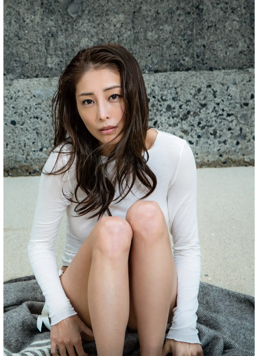 Bare Self 熊切あさ美写真集 試し読み 2
