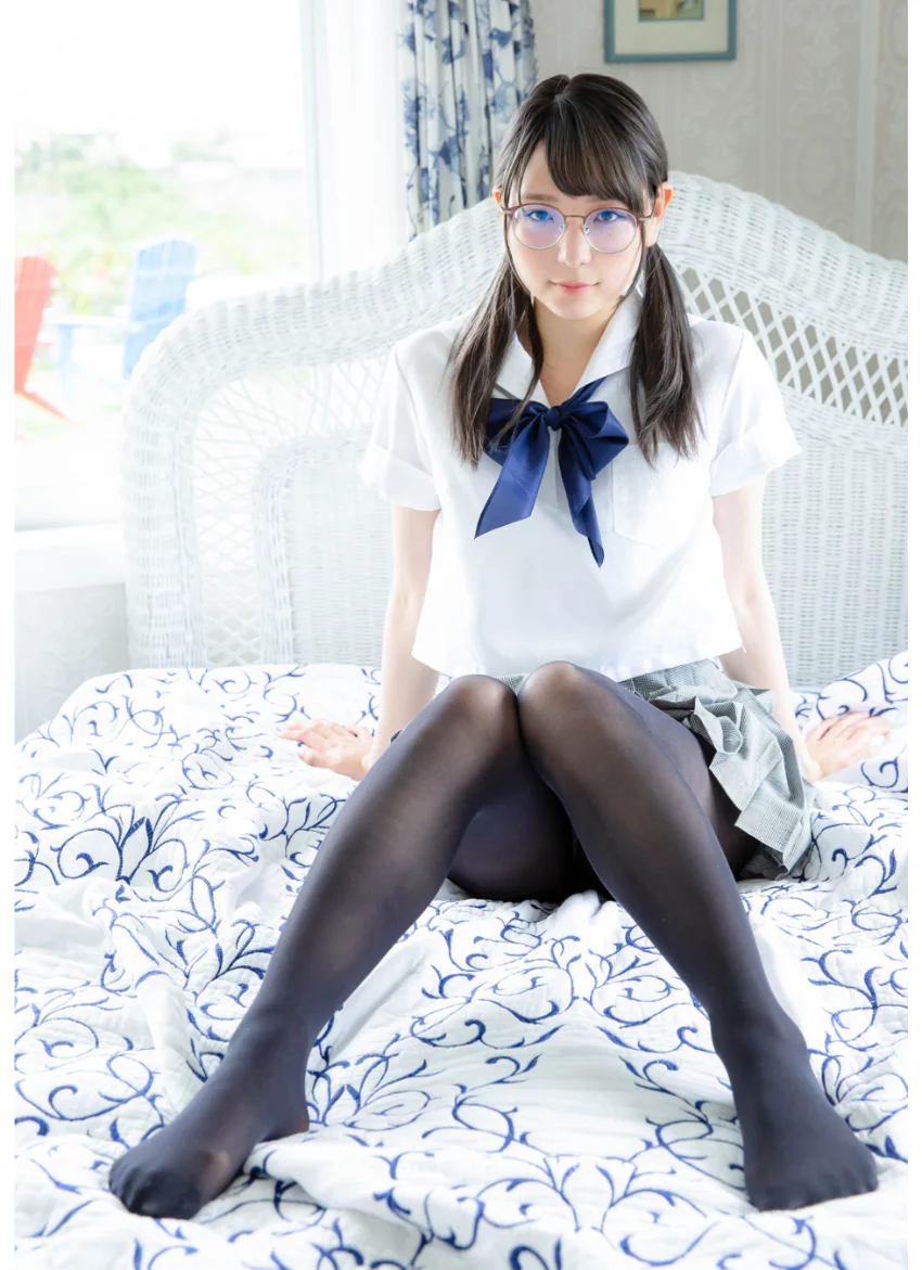 あまつ様フェチグラビア【豪華ベスト版】『聖女と密着。ときどき海辺』 試し読み 8