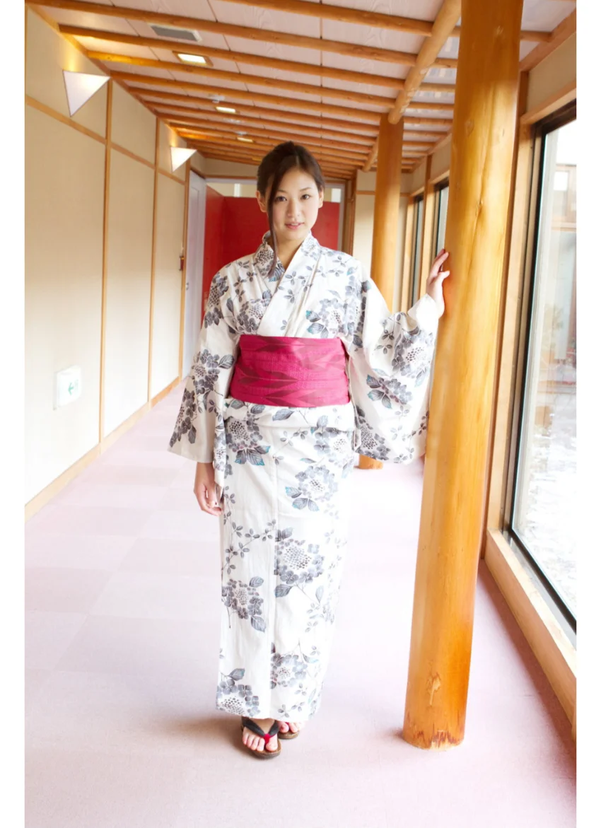 内緒の一泊旅行 佐山彩香 試し読み 2