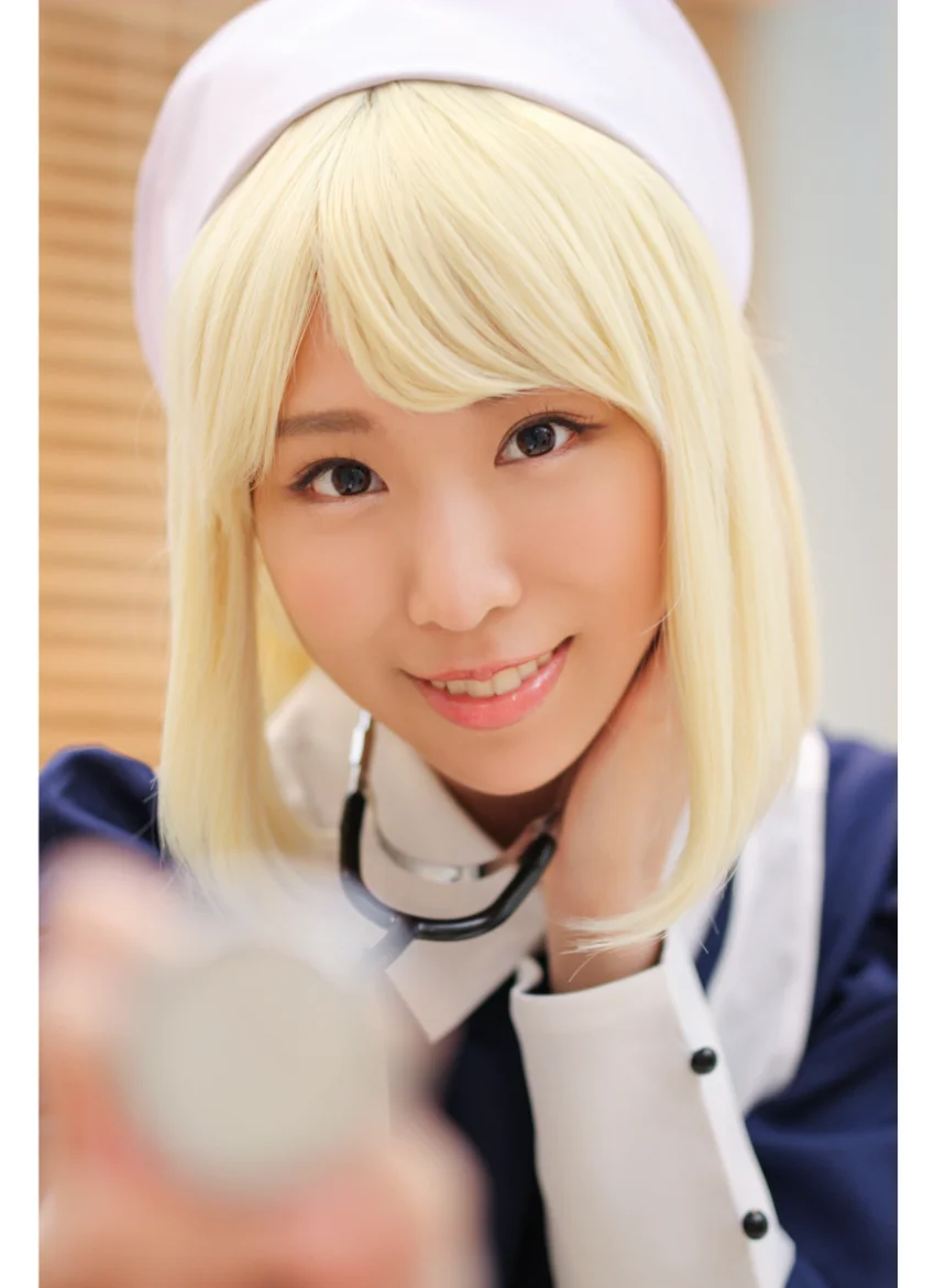 Glamorous Blonde Nurse 日向葵衣 試し読み 3
