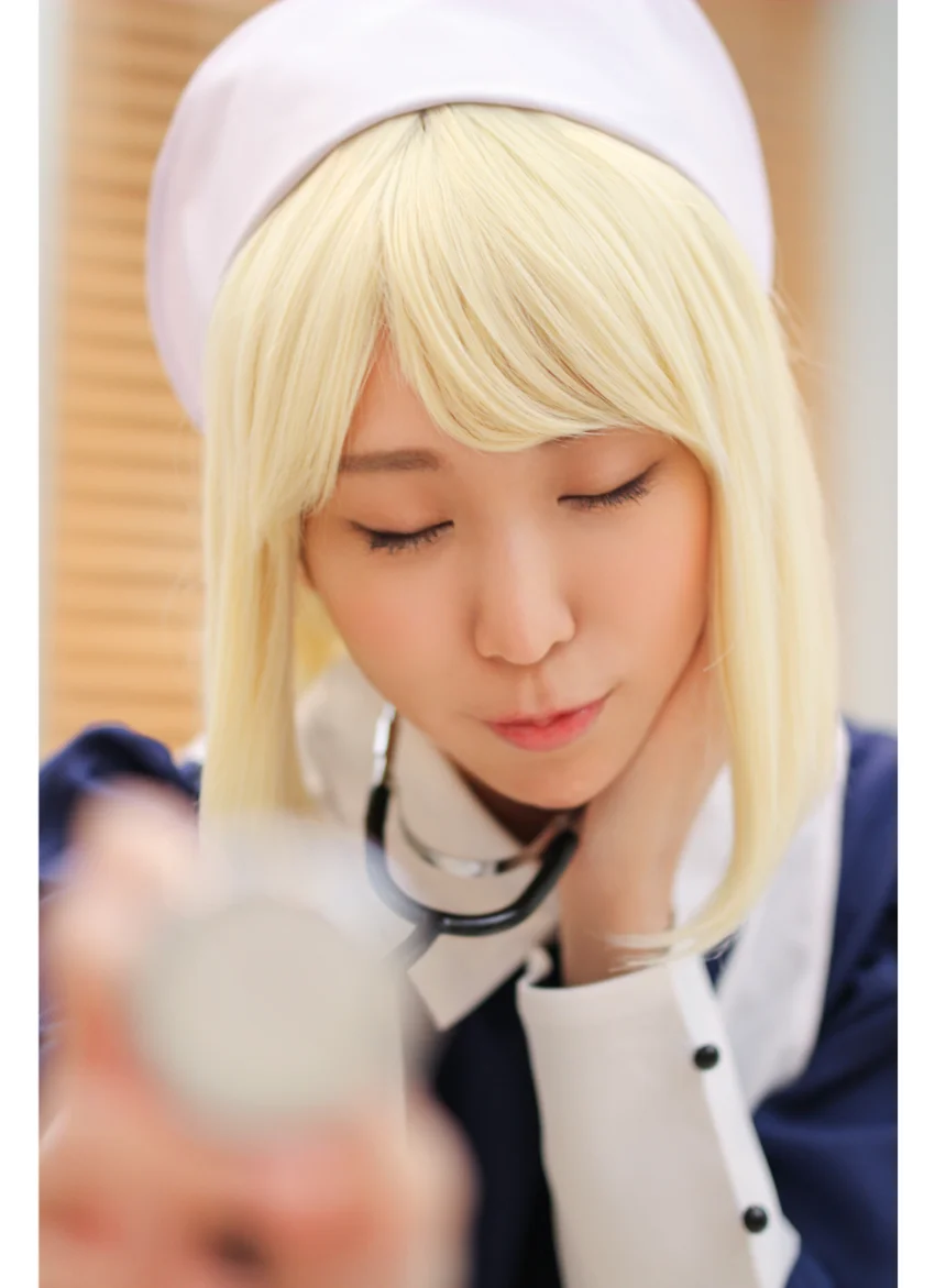 Glamorous Blonde Nurse 日向葵衣 試し読み 4