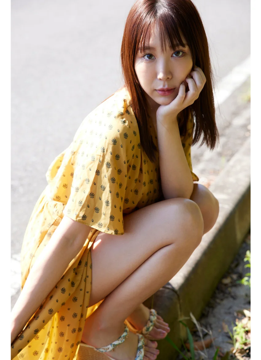 日向葵衣 彼女が変形水着に着替えたら 試し読み 5